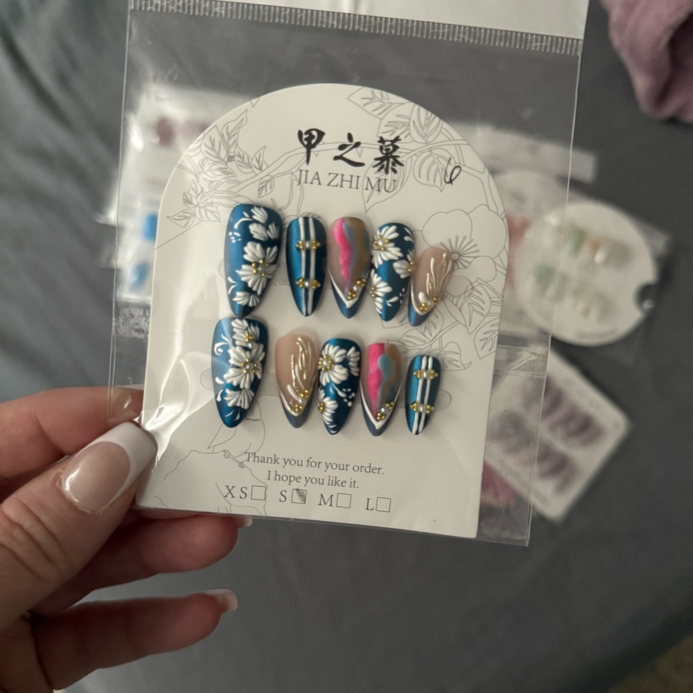 Handmade Press💅🏼On Nails-Live Unlisted Item - Picture 8 of 16